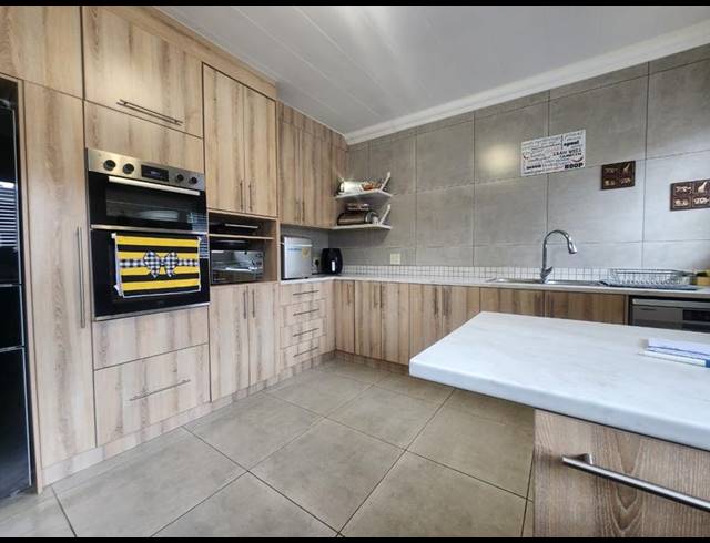 3 BEDROOM TOWNHOUSE FOR SALE IN BRACKENHURST